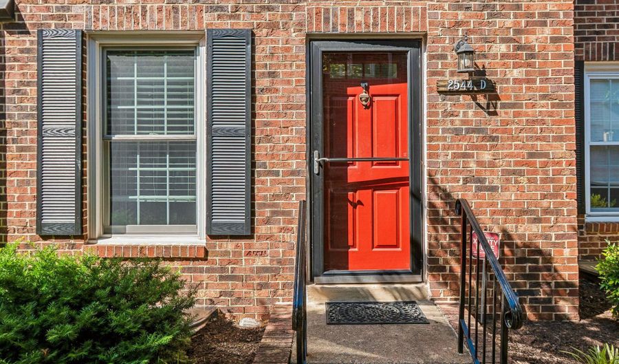2544- D S ARLINGTON MILL Dr, Arlington, VA 22206 - 2 Beds, 3 Bath