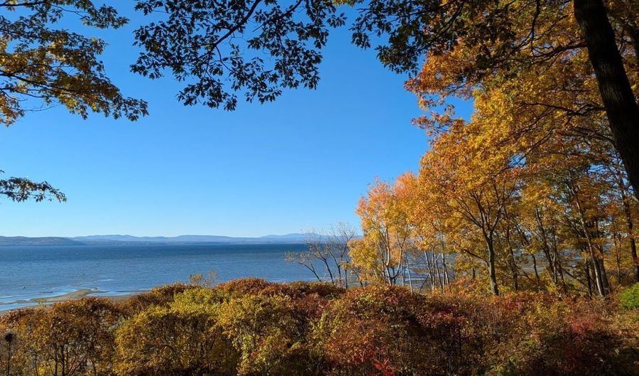 53 Northshore Dr, Burlington, VT 05408 - 2 Beds, 3 Bath