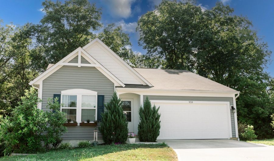 9739 Sweetwater Ln, Alexandria, KY 41001 - 3 Beds, 3 Bath