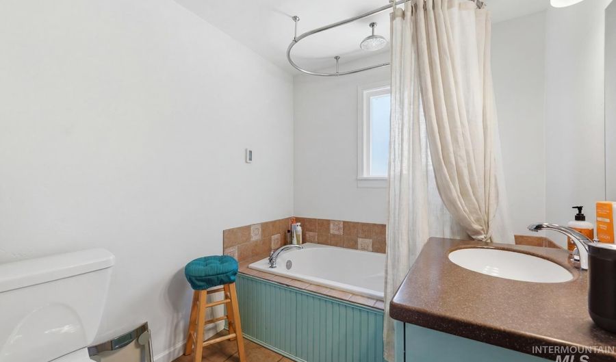 1814 N Amber St, Boise, ID 83706 - 2 Beds, 2 Bath