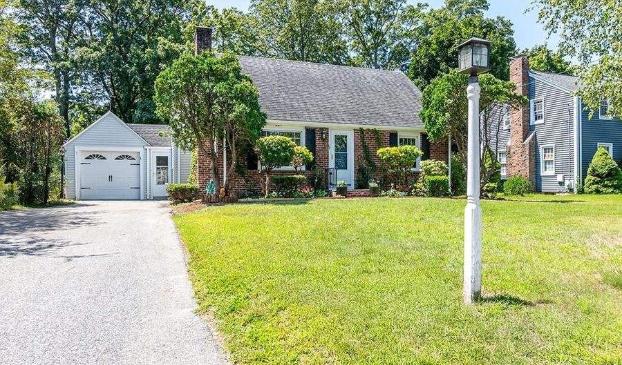 69 Delwood Rd, Warwick, RI 02889 - 3 Beds, 1 Bath