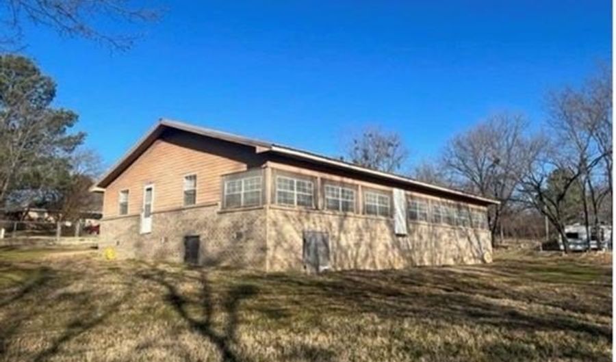 463 W 10th St, Atoka, OK 74525 - 3 Beds, 3 Bath