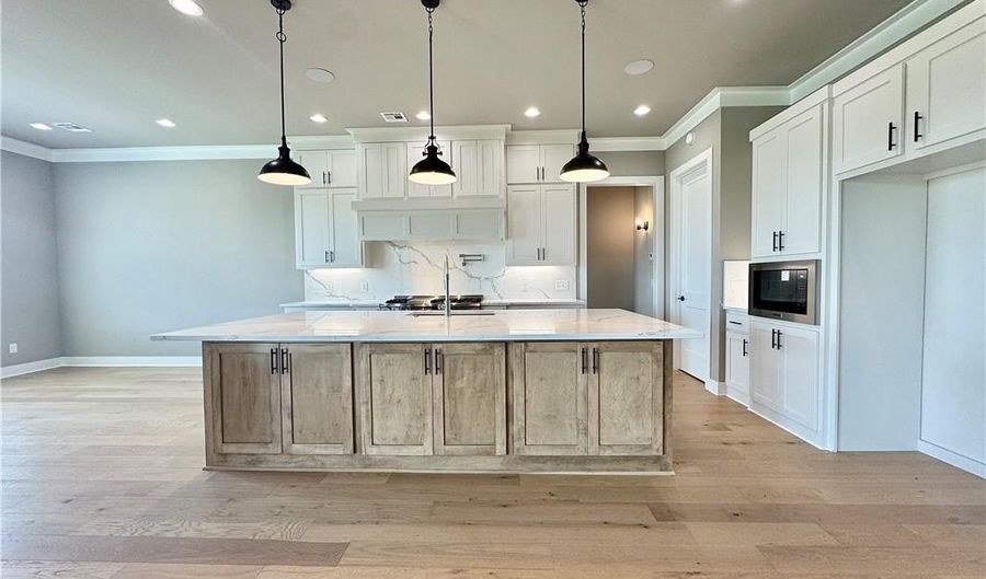 811 Greenhorn St, Bentonville, AR 72712 - 4 Beds, 5 Bath