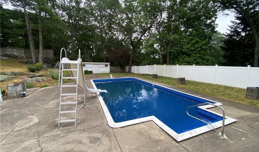 109 Cobble HIll Rd, Lincoln, RI 02865 - 4 Beds, 3 Bath
