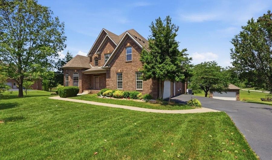221 Trellis St, Alvaton, KY 42122 - 5 Beds, 4 Bath