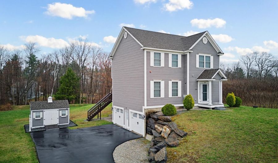 173 Jenkins Farm Rd, Chester, NH 03036 - 3 Beds, 3 Bath