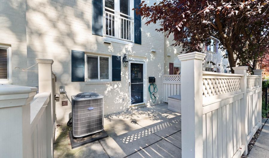 1431 N VAN DORN St, Alexandria, VA 22304 - 2 Beds, 2 Bath