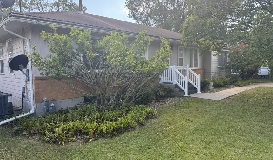 260 Grandview Ave, Ottumwa, IA 52501 - 3 Beds, 2 Bath