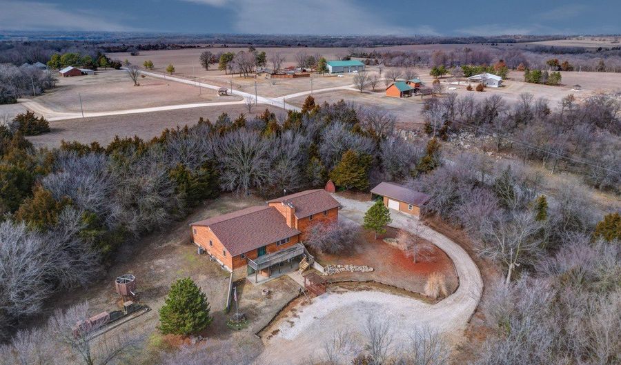 30049 Sunnyside Ct, Arkansas City, KS 67005 - 3 Beds, 3 Bath