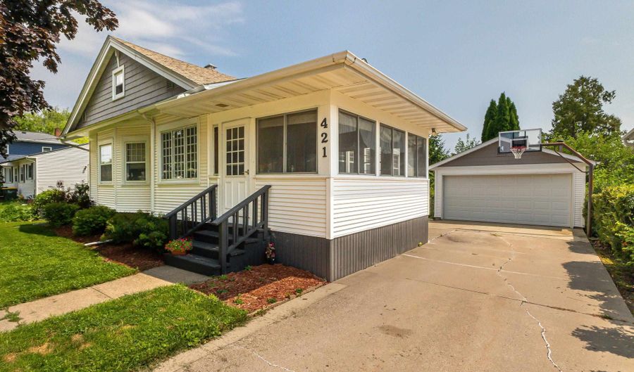 421 N Jefferson St, Lancaster, WI 53813 - 4 Beds, 2 Bath