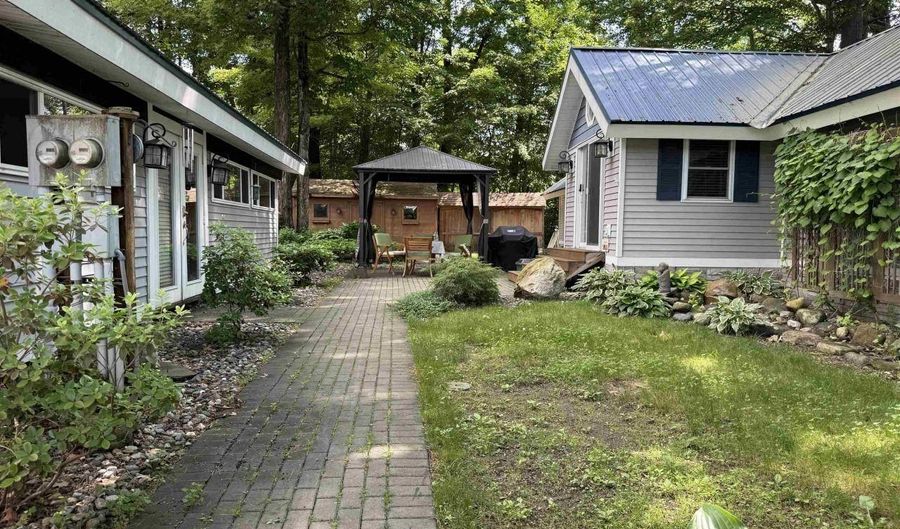 15 Lynwood Dr, Brattleboro, VT 05301 - 2 Beds, 1 Bath