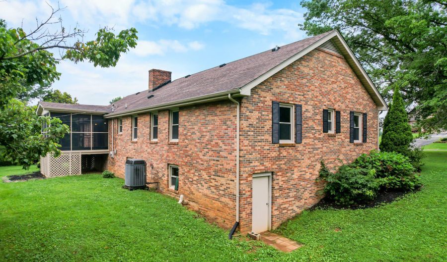 19452 Pleasant View Dr, Abingdon, VA 24211 - 3 Beds, 2 Bath