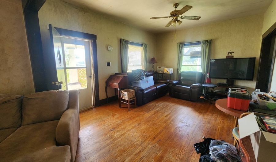 720 West St, Anthony, KS 67003 - 3 Beds, 1 Bath