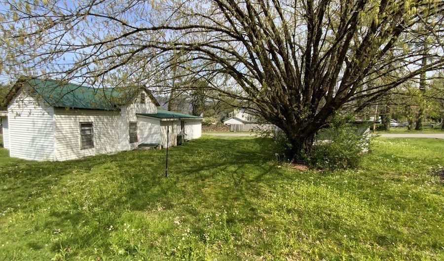 4 Boyd St, Andrews, NC 28901 - 2 Beds, 2 Bath