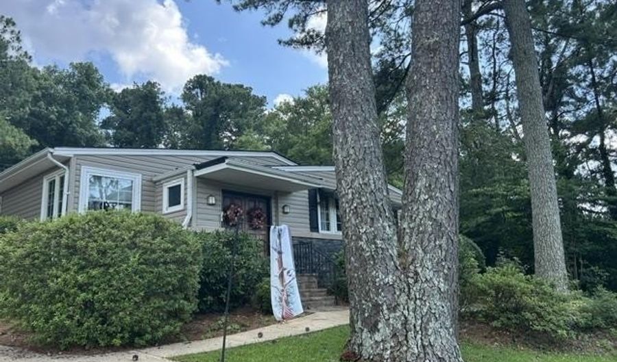 841 COLEMAN Dr, Anniston, AL 36207 - 3 Beds, 3 Bath