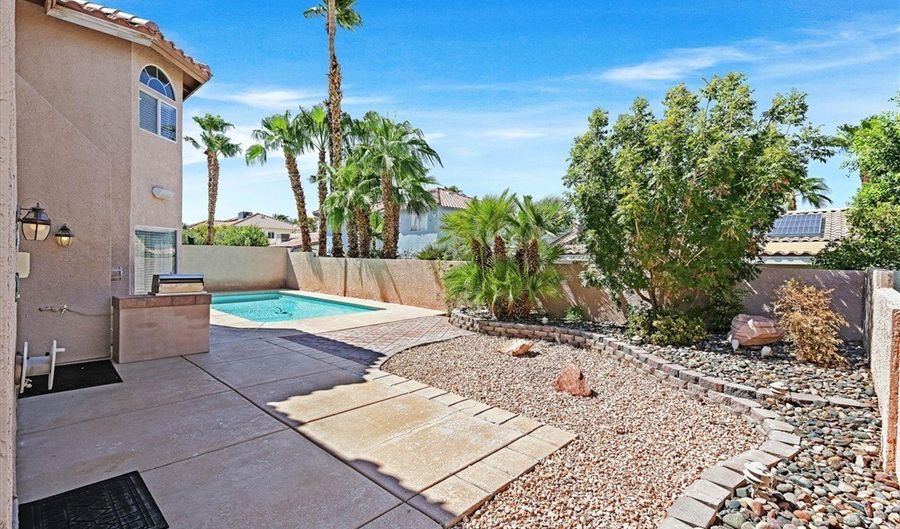 2704 TIMBER CROSSING Ct, Henderson, NV 89074 - 5 Beds, 3 Bath