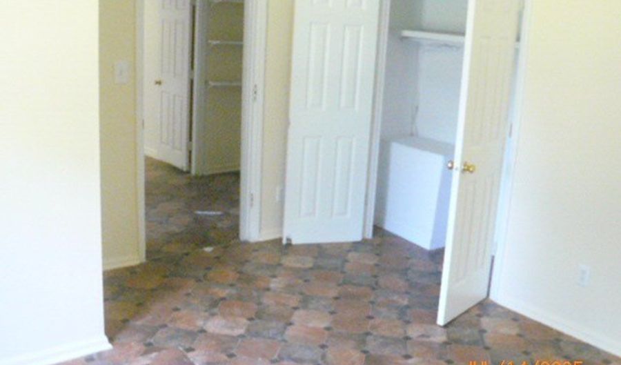 617 Hampton St, Americus, GA 31709 - 2 Beds, 1 Bath