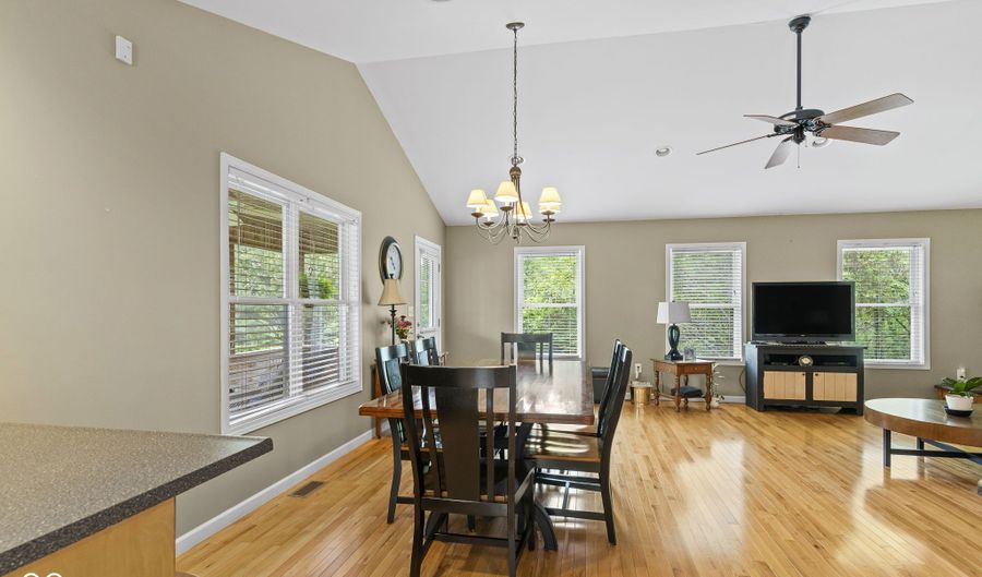 594 E Harrod Rd, Austin, IN 47102 - 3 Beds, 3 Bath