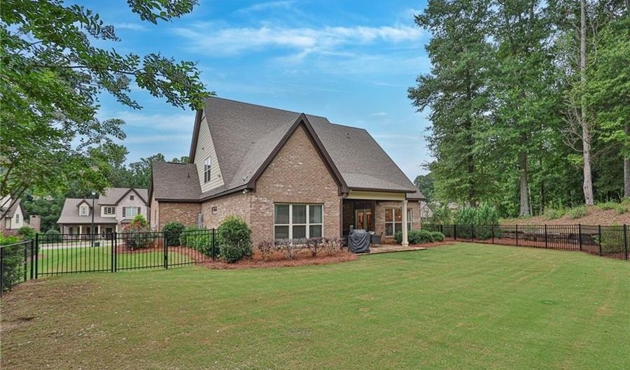 2209 N DONAHUE Dr, Auburn, AL 36830 - 4 Beds, 4 Bath