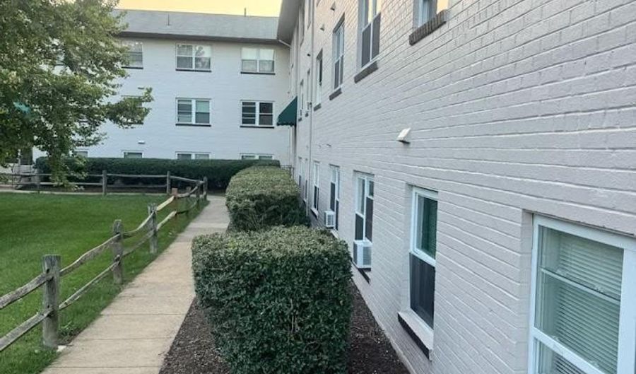 8424 RICHMOND Hwy 87, Alexandria, VA 22309 - 2 Beds, 1 Bath