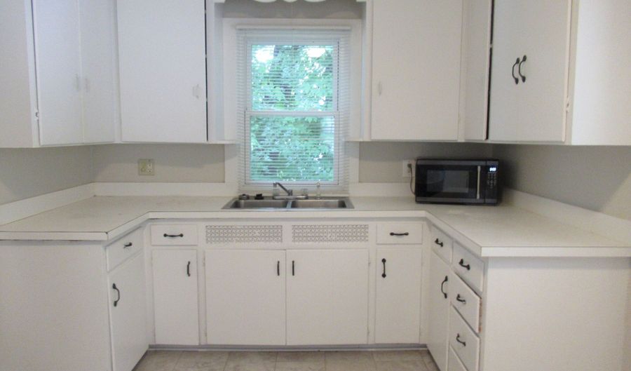 101 Stearns St, Bristol, CT 06010 - 3 Beds, 1 Bath