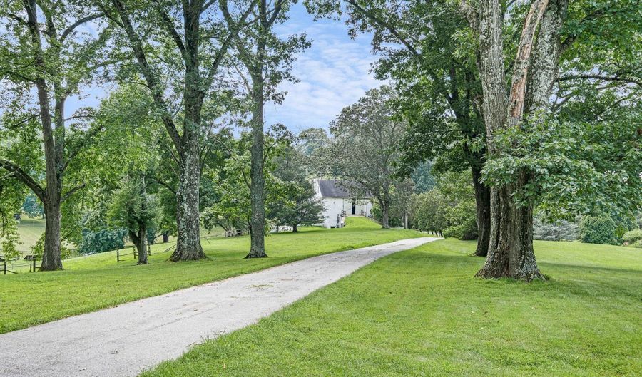 121 GUN CLUB Rd, Hockessin, DE 19707 - 5 Beds, 6 Bath