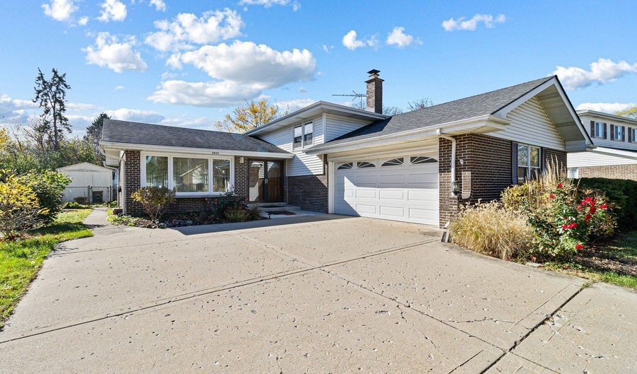 2430 S Shag Bark Trl, Arlington Heights, IL 60005 - 3 Beds, 3 Bath