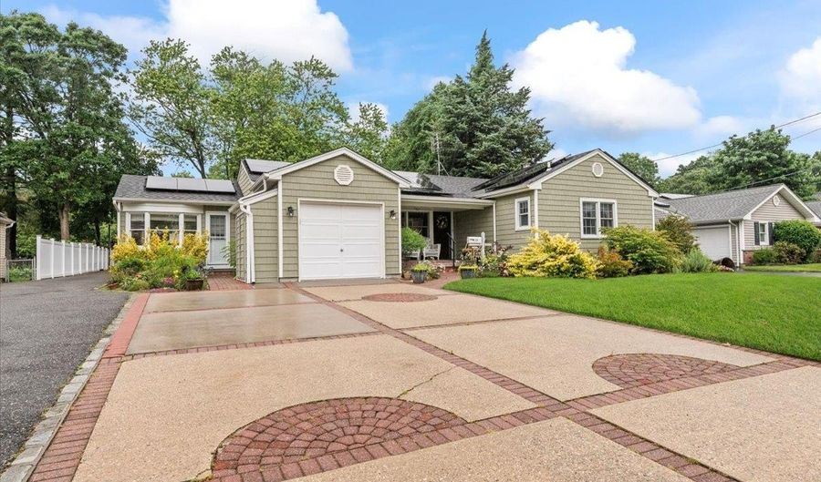 50 Towne St, Amityville, NY 11701 - 3 Beds, 3 Bath