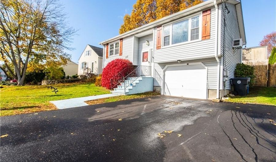 33 Valley St, Cumberland, RI 02864 - 4 Beds, 3 Bath