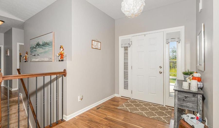 9995 Cedar View Ln, Aurora, IN 47001 - 3 Beds, 3 Bath