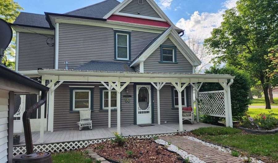 205 N Hundley St, Albany, MO 64402 - 4 Beds, 3 Bath