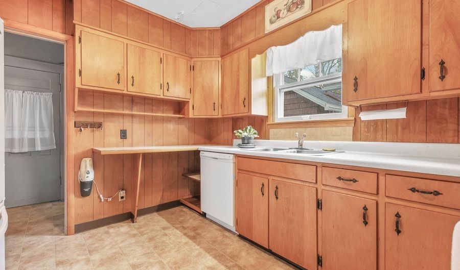 2195 Blenheim Ave, Alliance, OH 44601 - 3 Beds, 3 Bath