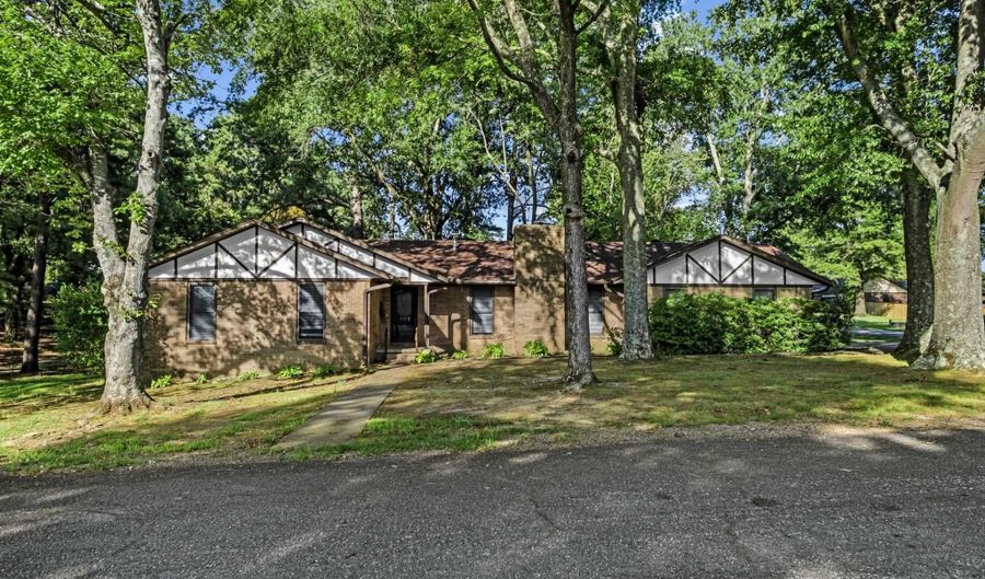 102 Fairway St, Bald Knob, AR 72010 - 3 Beds, 2 Bath