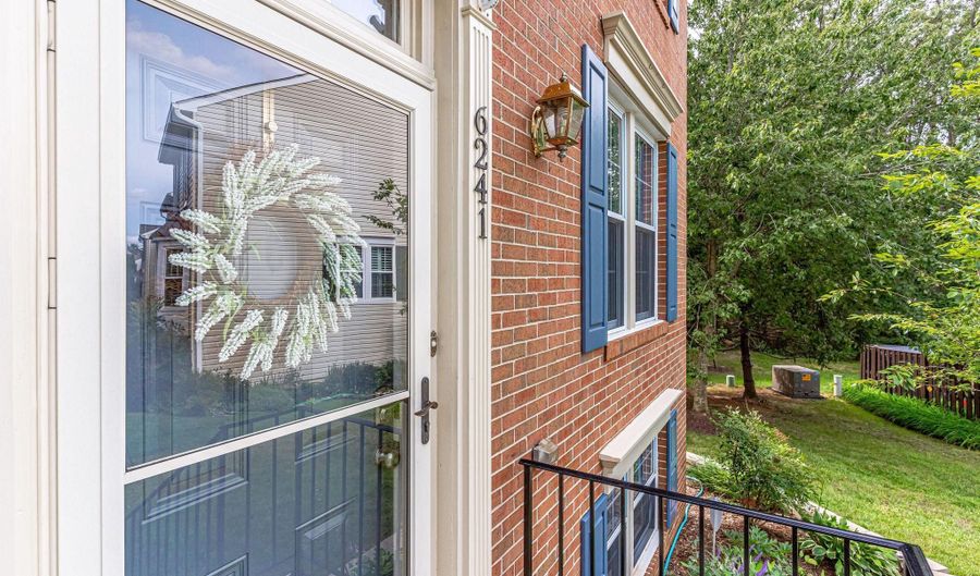 6241 ABBOTTSBURY ROW, Alexandria, VA 22315 - 4 Beds, 4 Bath