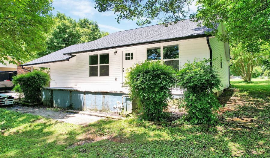 810 Cedar Springs Rd, Athens, TN 37303 - 3 Beds, 2 Bath