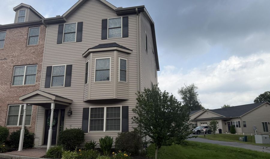 102 Beckman Dr, Altoona, PA 16602 - 3 Beds, 3 Bath