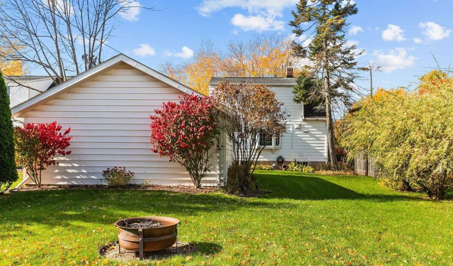 1200 S KERNAN Ave, Appleton, WI 54915 - 3 Beds, 2 Bath