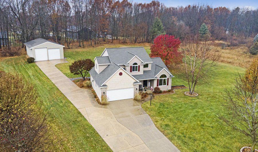 8331 Prairie View Ln SE, Alto, MI 49302 - 4 Beds, 4 Bath