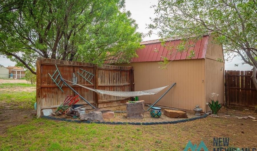 14 Nichol St, Carlsbad, NM 88220 - 4 Beds, 2 Bath