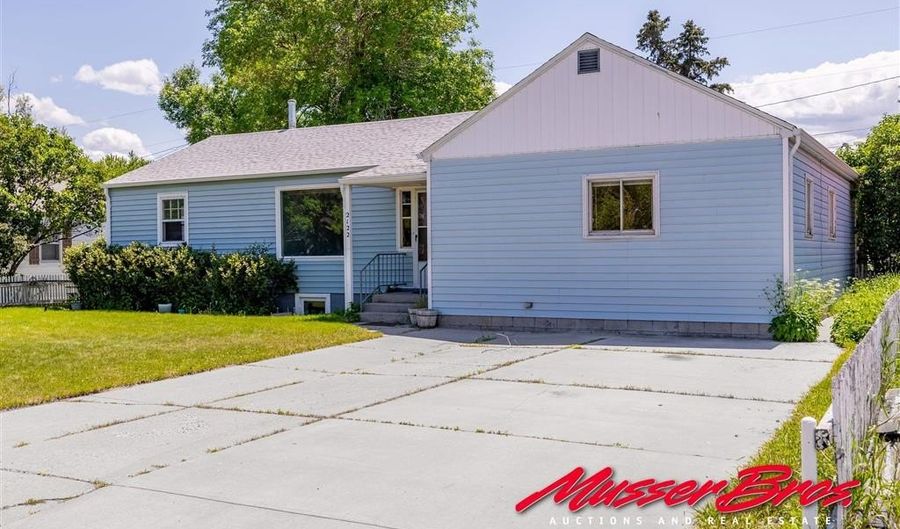 2122 Peake Ave, Cody, WY 82414 - 4 Beds, 2 Bath