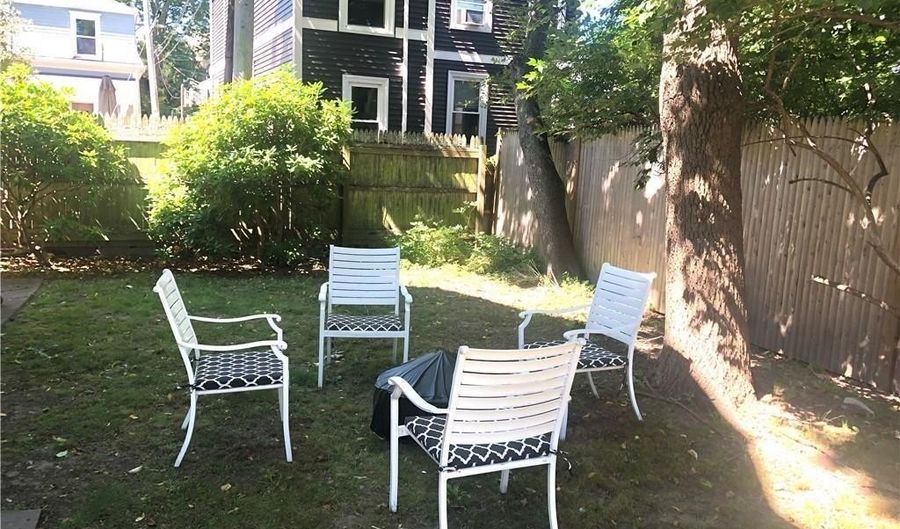 28 Calvert St 1, Newport, RI 02840 - 2 Beds, 1 Bath