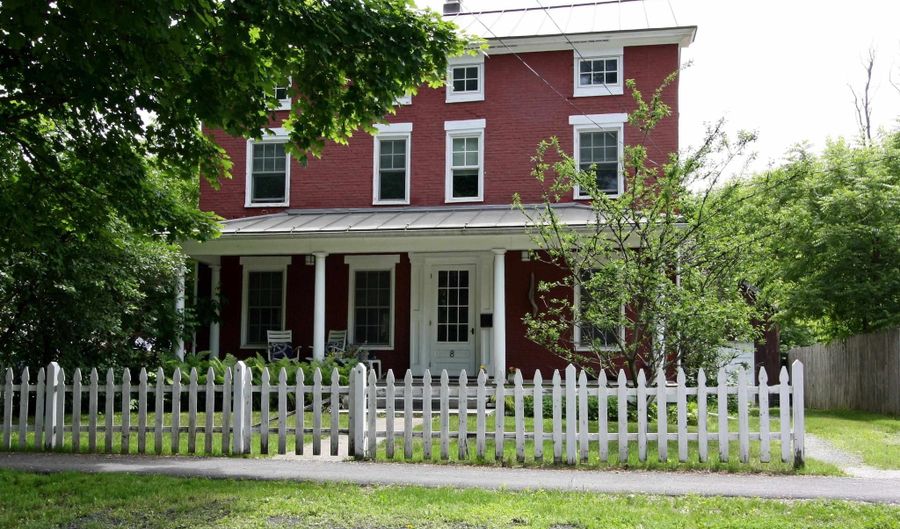 8 Pearl St, Brandon, VT 05733 - 3 Beds, 2 Bath