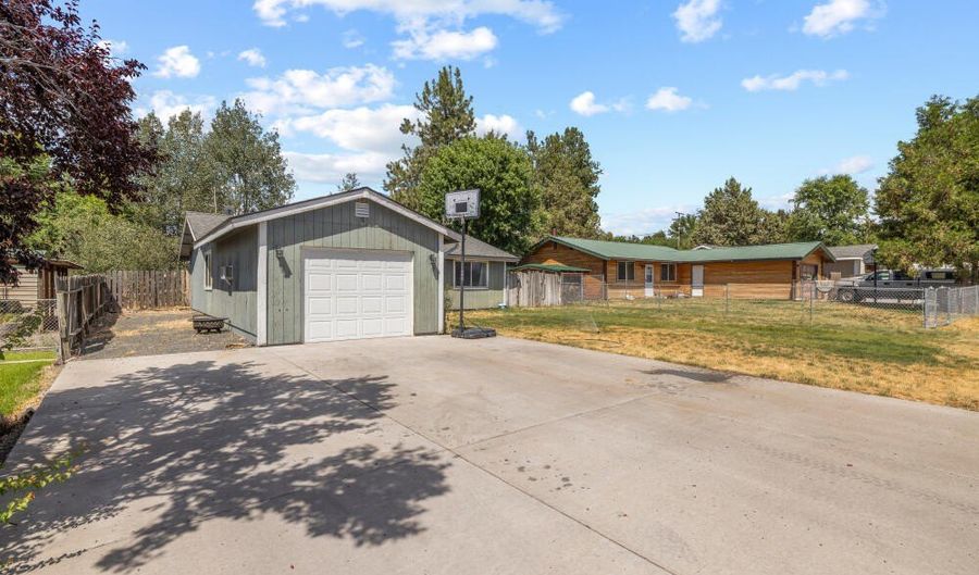 31643 Klamath St, Bonanza, OR 97623 - 3 Beds, 1 Bath