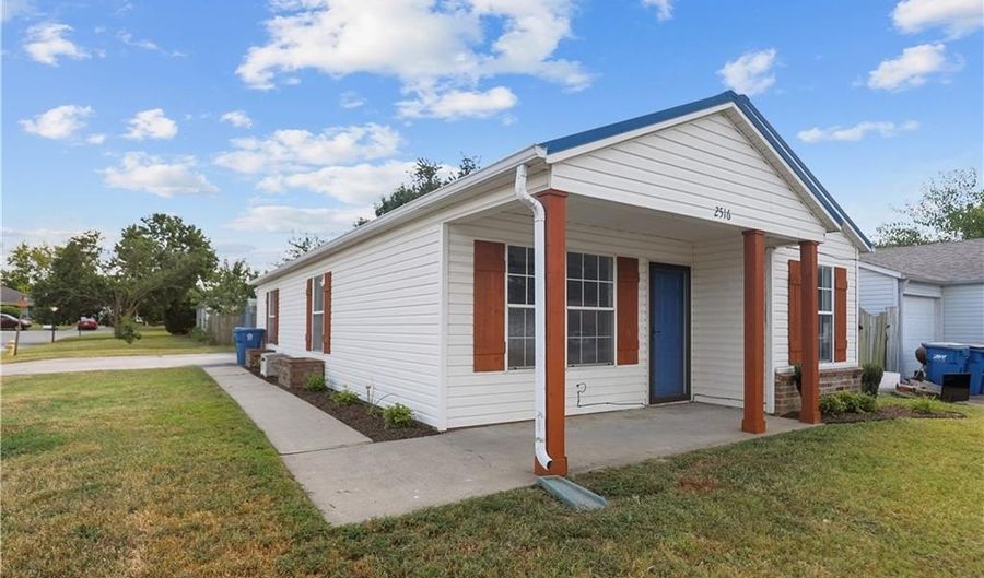 2516 SE 4th St, Bentonville, AR 72712 - 3 Beds, 2 Bath