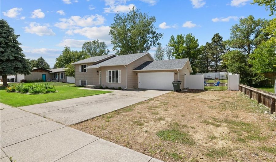 582 Mecca Dr, Billings, MT 59105 - 3 Beds, 2 Bath