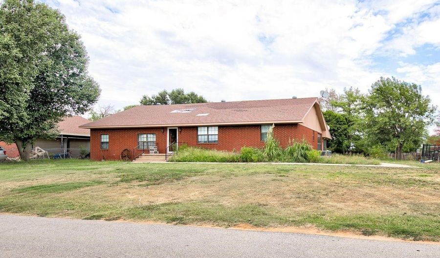 217 Ash St, Aline, OK 73716 - 3 Beds, 2 Bath