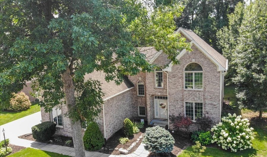 9990 Sugarleaf Pl, Fishers, IN 46038 - 4 Beds, 5 Bath