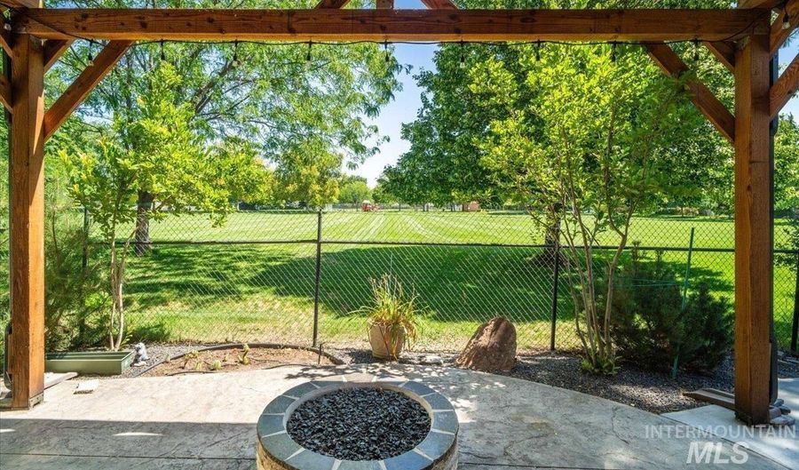 3308 N Acre Ln, Boise, ID 83704 - 3 Beds, 3 Bath