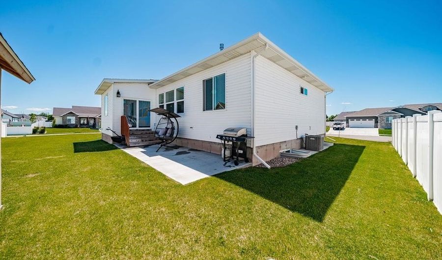 4839 Luxor Dr, Ammon, ID 83401 - 6 Beds, 3 Bath