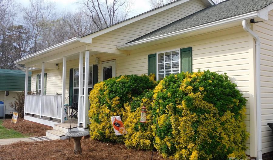 14440 W Highway 55 Hwy, Blacksburg, SC 29702 - 3 Beds, 2 Bath